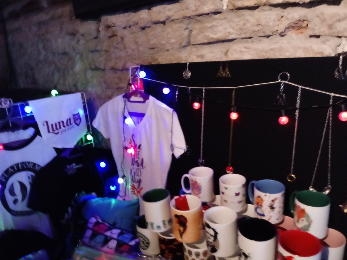 lunageekstore's tweet photo. Esta afim de ouvir uma musica boa e curtir nossos produtos? Da uma passada no #apolo17 e confere 😄
#lunageekstore #feirinha https://t.co/f7d7yCyBRO