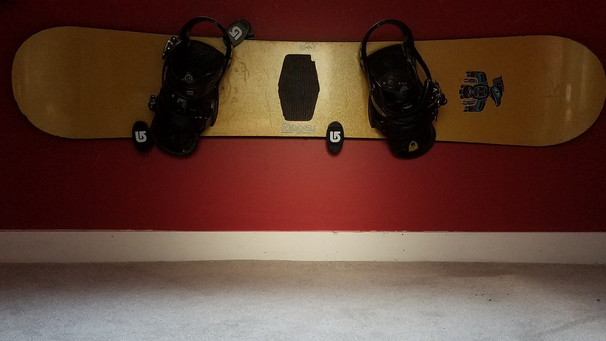 Snowboard_dad's tweet photo. #retirement for my #burton #rippey 20 years of service 9 years #snowboarding instructing #GOAT of #snowboards I have ever had! https://t.co/s98effMmA2