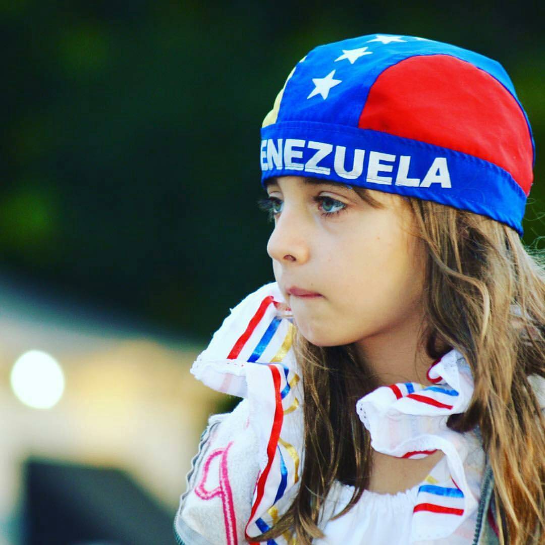 Maya Berry Spear on Twitter "Venezuela Lucha 😔 MayaBerrySpear…