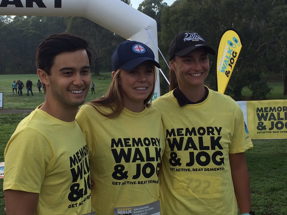 @takayahonda Amy Jackson & @nicstevenss lining up for #MemoryWalk in #Melbourne #WesterfoldsPark #Neighbours @CollingwoodFCW @MelbourneCity