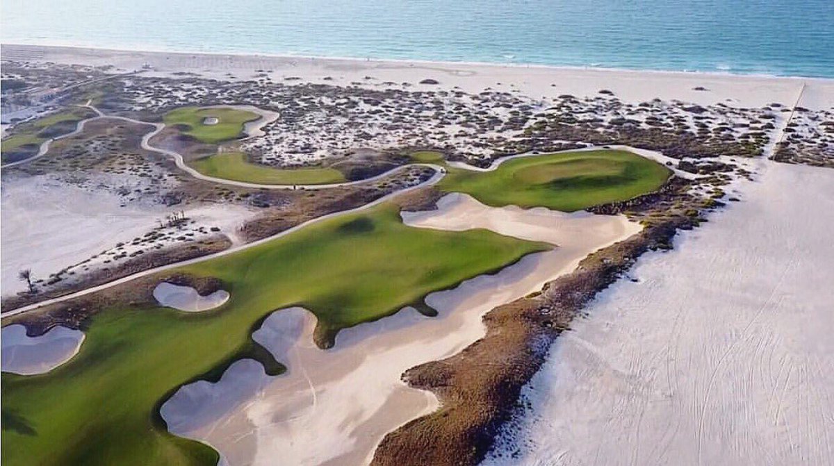 🏌🏼 + 🏖 = #Winning 🙌🏼 

Retweet if you agree! 

#GoodOleBoys #SaadiyatBeach #GolfLife #BeachLife 📸: <a href="/BoWood88/">Bo Wood</a>