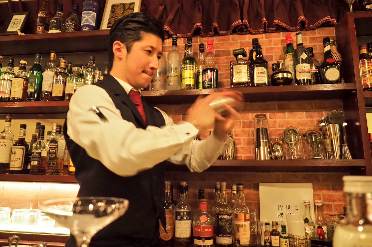 たっぷり On Twitter 昨晩は呉の Bar Anchor で すずさんとリンさんのカクテルに酔いしれました すずさんは柿 リンさんはスイカ ハッカを基にリンドウの青 口紅の赤を加えて少し複雑な味わい マスターこだわりのコンセプトはこうの史代さん 公認 という ぜひ