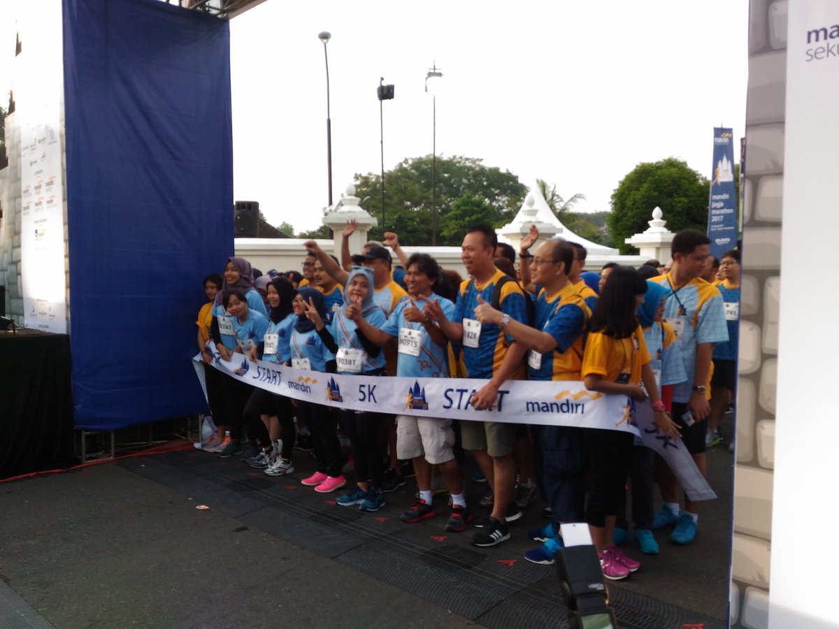 Lagi di #MandiriJogjaMarathon2017 Prambanan, peserta 5K Run sedang persiapan start.