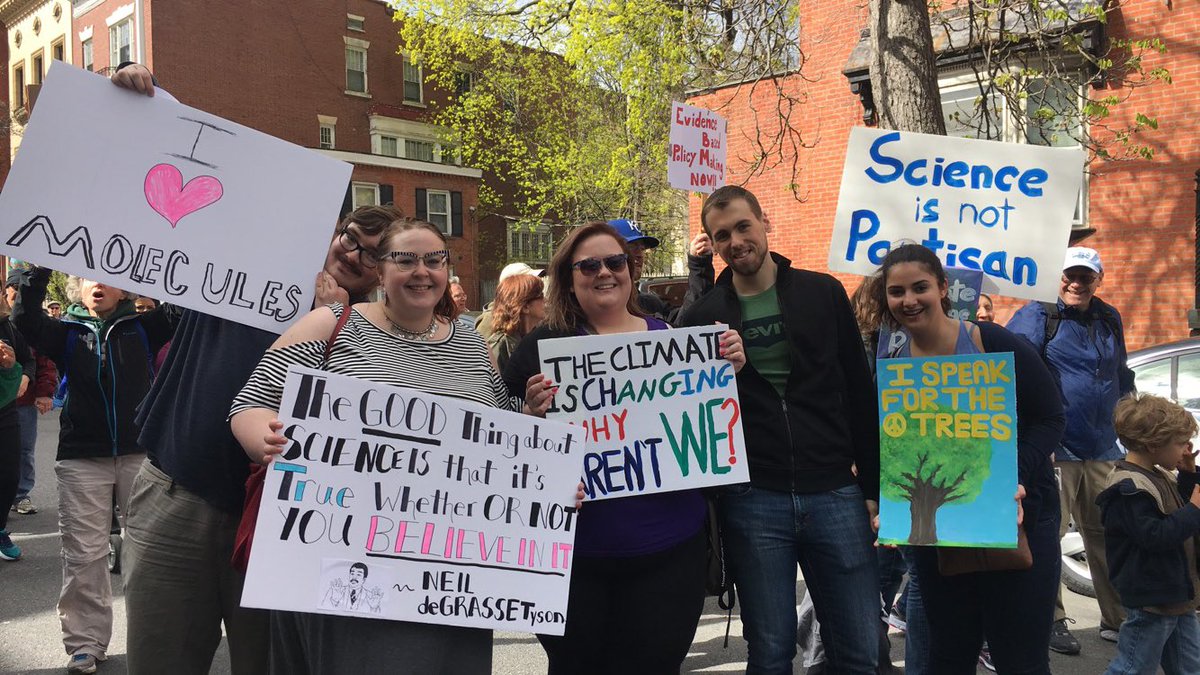 NickGuile's tweet photo. Great turn out at the #AlbanyMarchForScience! #earthday2017 #marchforscience https://t.co/zauaTtZiJA