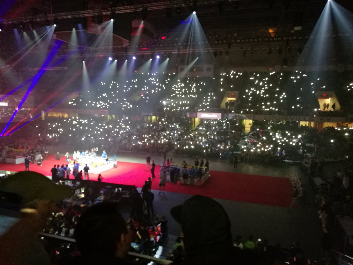 "They're not listening to us, they are distracted by shiny lights" <a href="/VEXRobotics/">VEX Robotics</a> Worlds #OMGrobots #VEXWorlds I'm so !#shiny