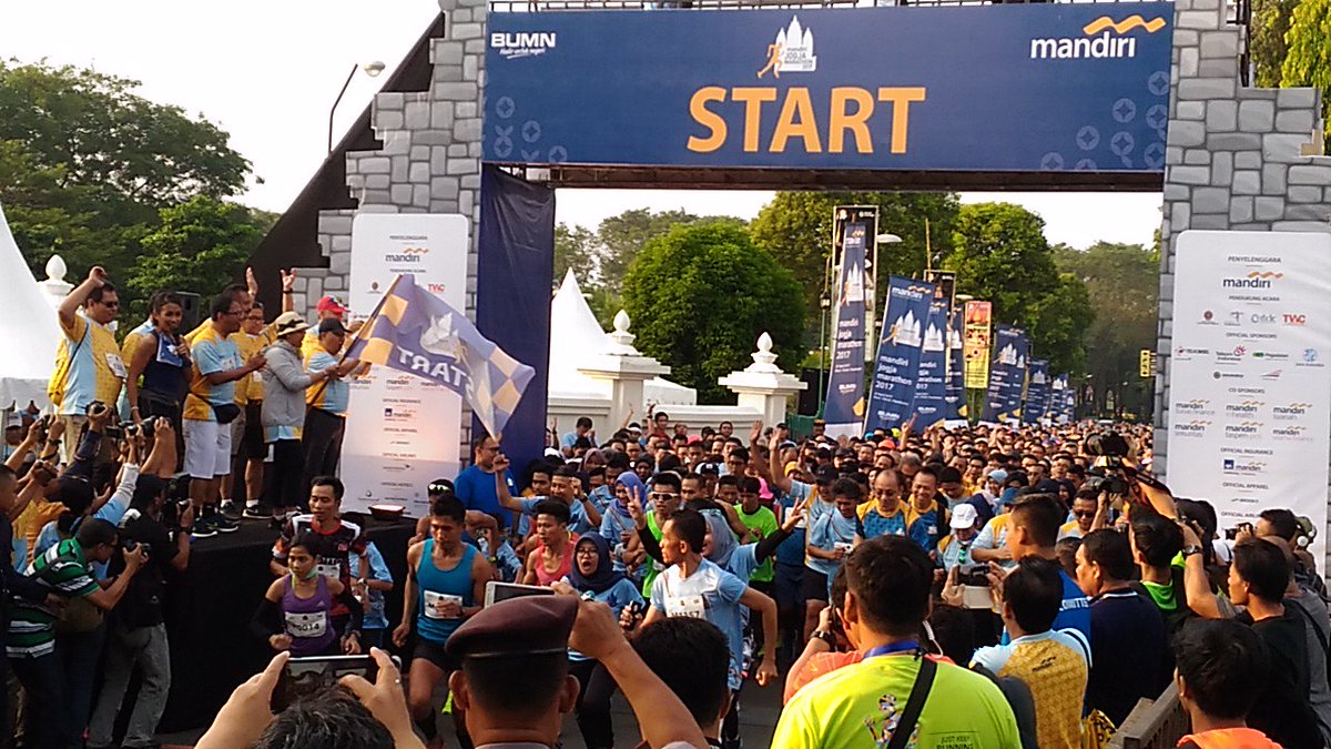 Jam 06.30 #MandiriJogjaMarathon2017 5K Run mulai berangkat mengelilingi Prambanan sejauh 5 kilometer