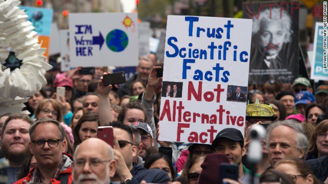 EstaFalsa's tweet image. "Rigorous science is critical to my administration," Trump says despite efforts to... ln.is/Ublih by #cnnbrk via @c0nvey