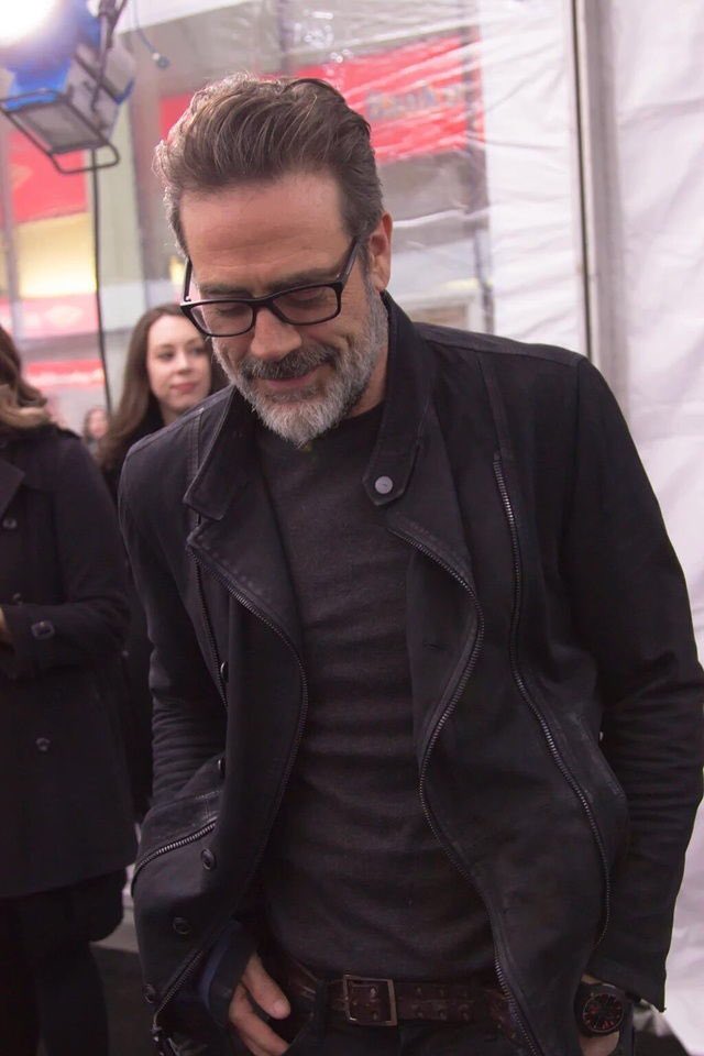 Happy birthday Jeffrey Dean Morgan I\m saving my hand in marriage for u 