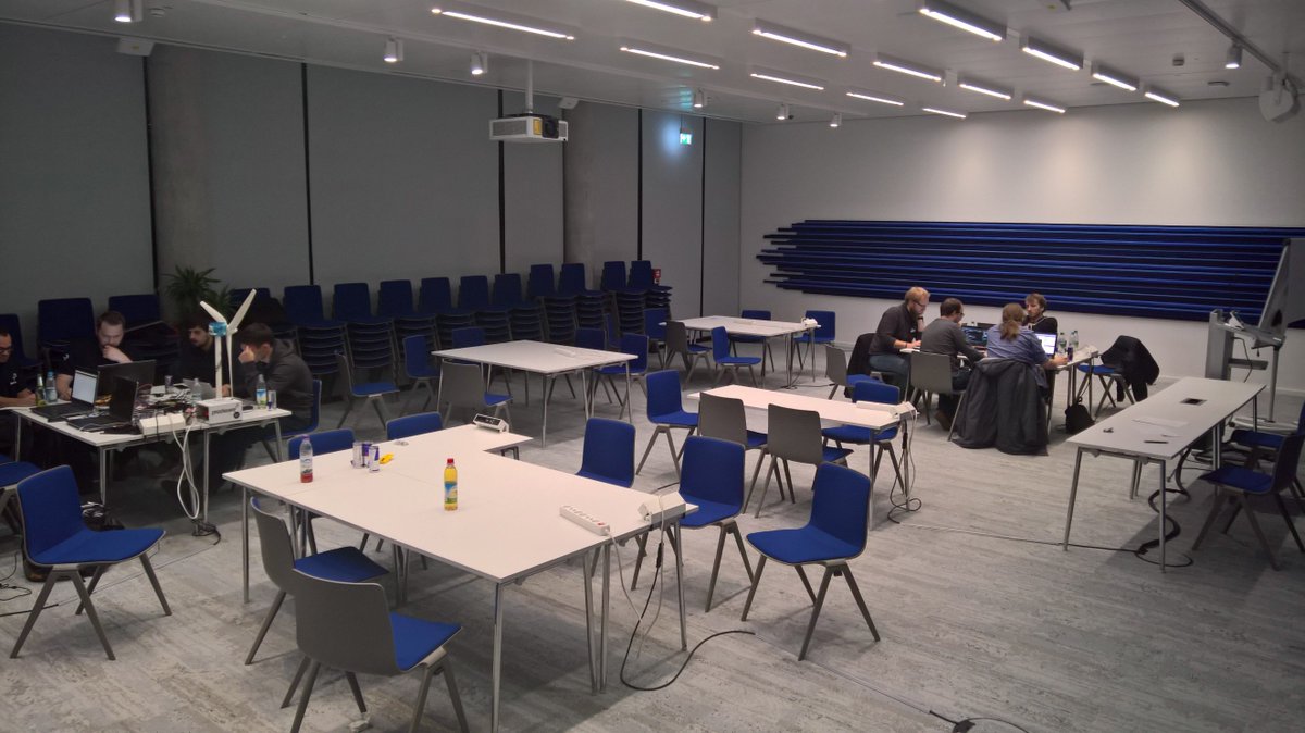 Thomas_Hemmer's tweet image. Update 2:30 Uhr morgens vom #d365hack ... Still many teams coding