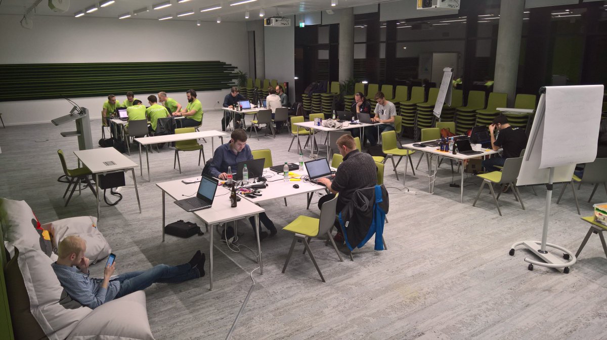 Thomas_Hemmer's tweet image. Update 2:30 Uhr morgens vom #d365hack ... Still many teams coding
