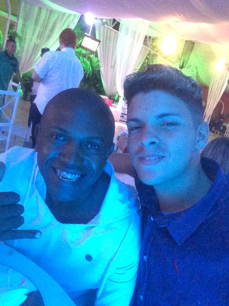 ullysses_costa's tweet photo. Oh ! Nossa noite só está apenas começando porque daqui a algumas horas já estaremos ouvindo aquele tambozão bolado.
#riosamba #semgps https://t.co/nJR7zJjrne
