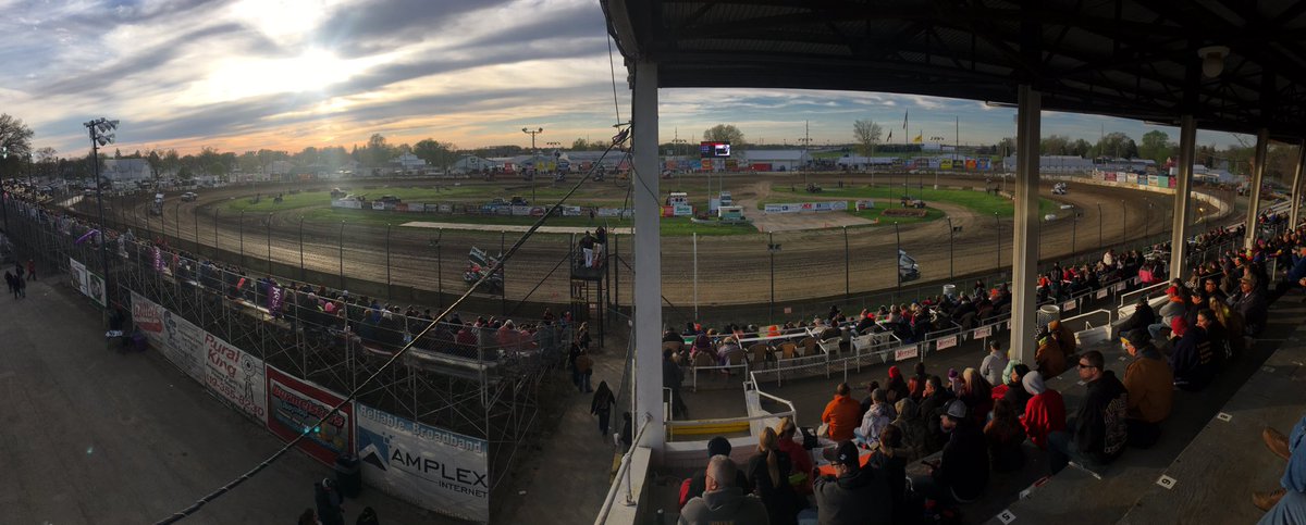 DSStudiosLLC's tweet photo. Beautiful day at @FremontSpeedway for opening night! https://t.co/plcXfaiXed