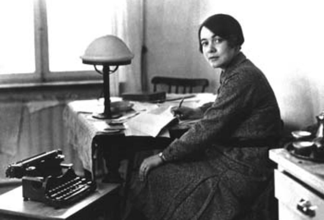 kvinnohistoria's tweet photo. 23 eller 24 april 1941 tog poeten Karin Boye sitt liv. Hon hittades utomhus, vid en kulle strax norr om Alingsås, några dagar senare. https://t.co/gDtr2s8e6V