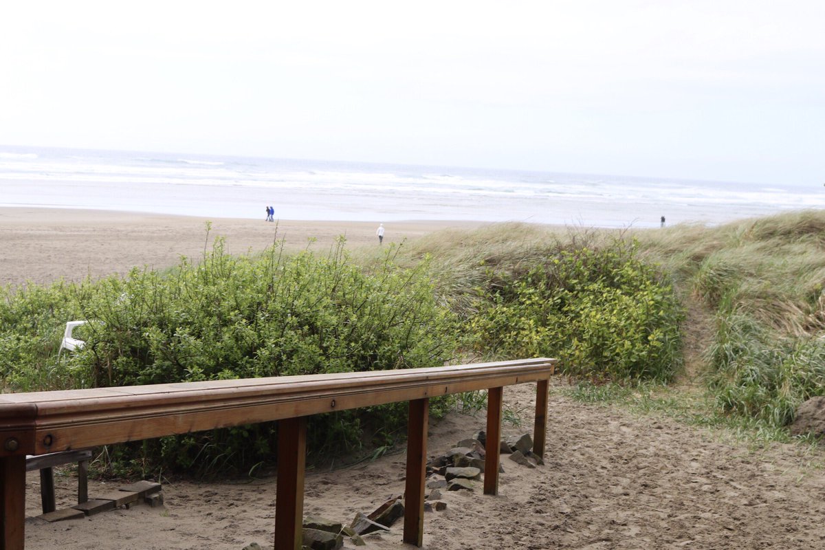 Taking a little walk down on the beach w <a href="/dcforrer/">Colleen Forrer</a>. Loving our stay <a href="/surfsandresort/">Surfsand Resort</a>! #Oregon 🌊🌊🌊