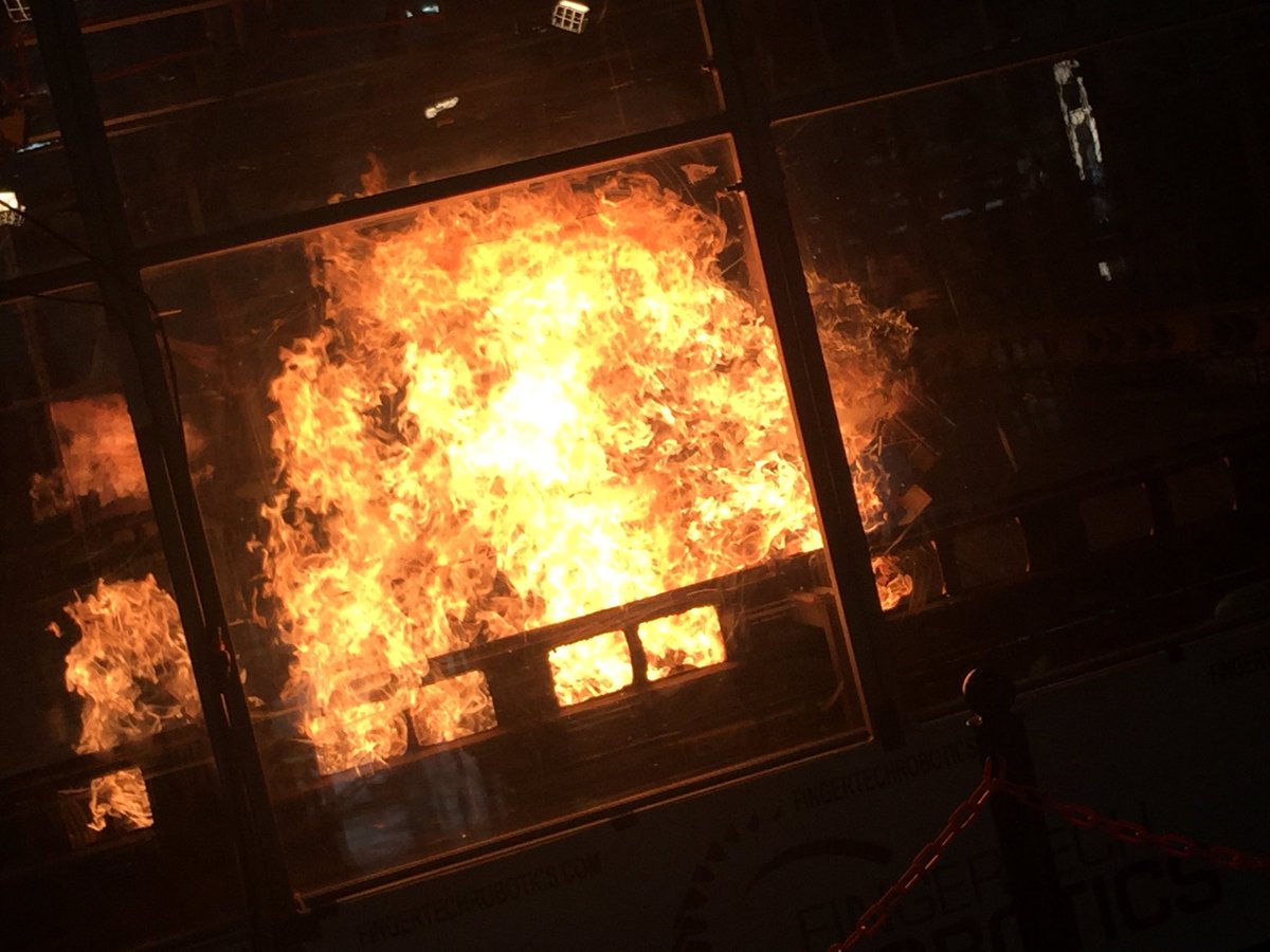 UKRobotWars's tweet image. There&apos;s a couple of fighting robots in there...somewhere! #robogames2017 #RobotWars