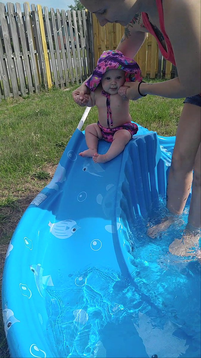 ezarraza's tweet photo. Felicitys summer bod is ready π #chubbymonkey #bikinibody #themrolls #summertime https://t.co/kVa6d38tI9