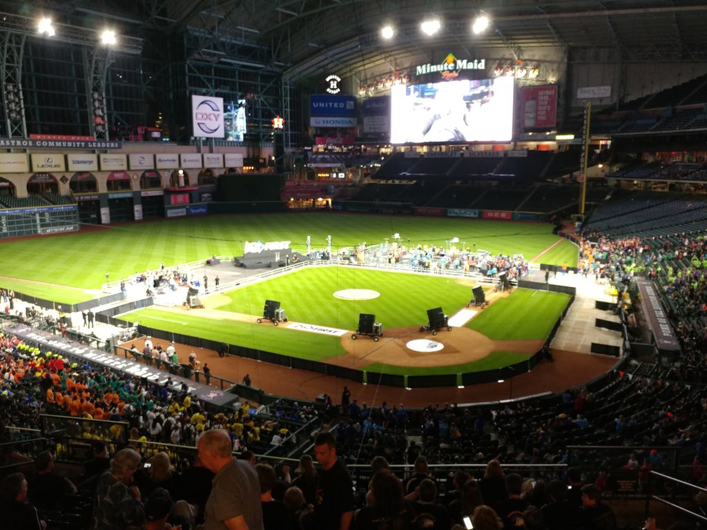 RoboticCompNews's tweet image. MAJOR upset as Roebling takes the World Champion title over Newton 495-465 with 175 foul points. #FIRSTChamp #omgrobots #stemsquad