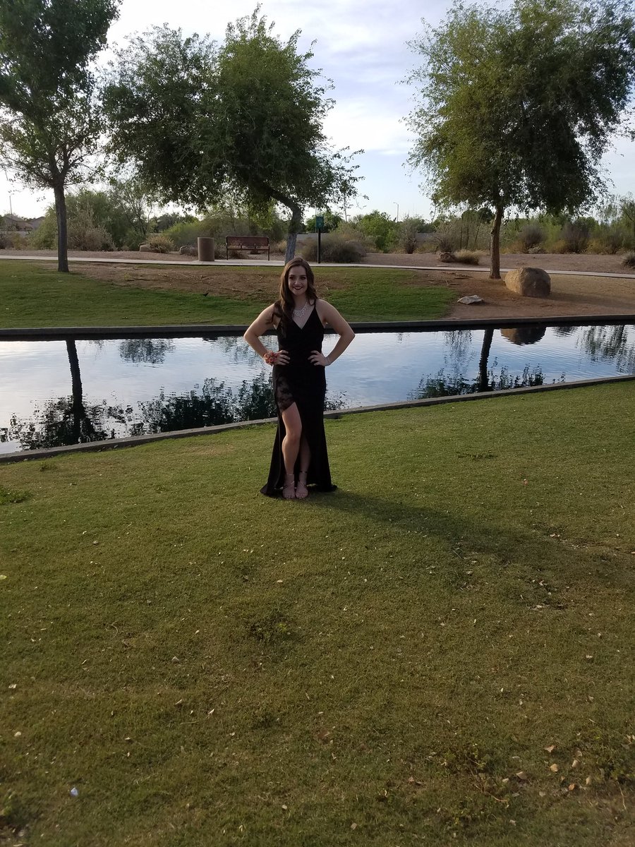 neeter76's tweet image. Junior Prom 2017.... 
@Kenziemdm13 @brock00a @ You two looked AMAZING tonight!  ❤❤#modelquality