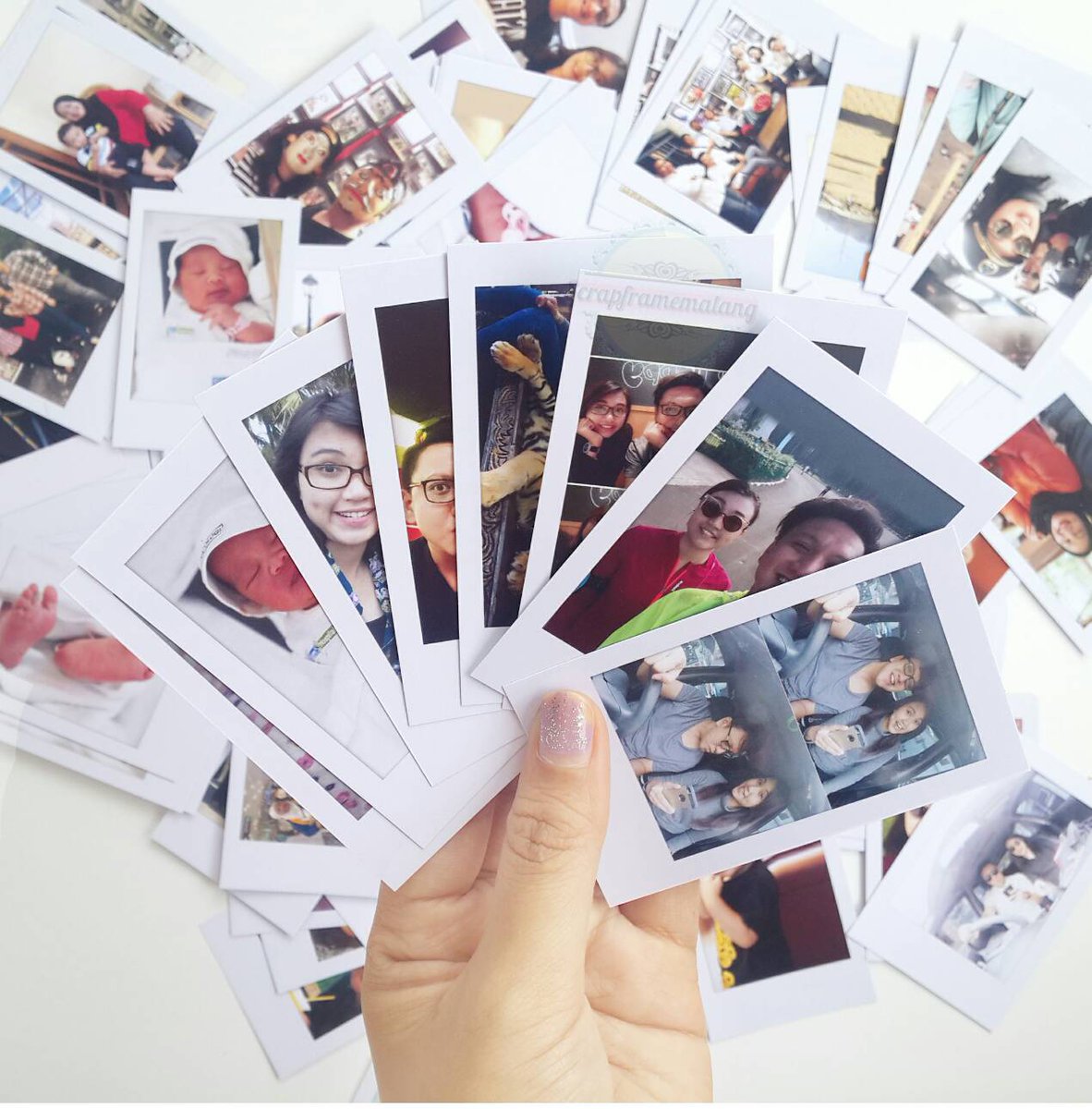 scrapframeMLG's tweet image. Cetak foto ala polaroid 😉
#scrapframe #malang #kadounik #cetakfoto #cetakfotomurah #scrapframemalang