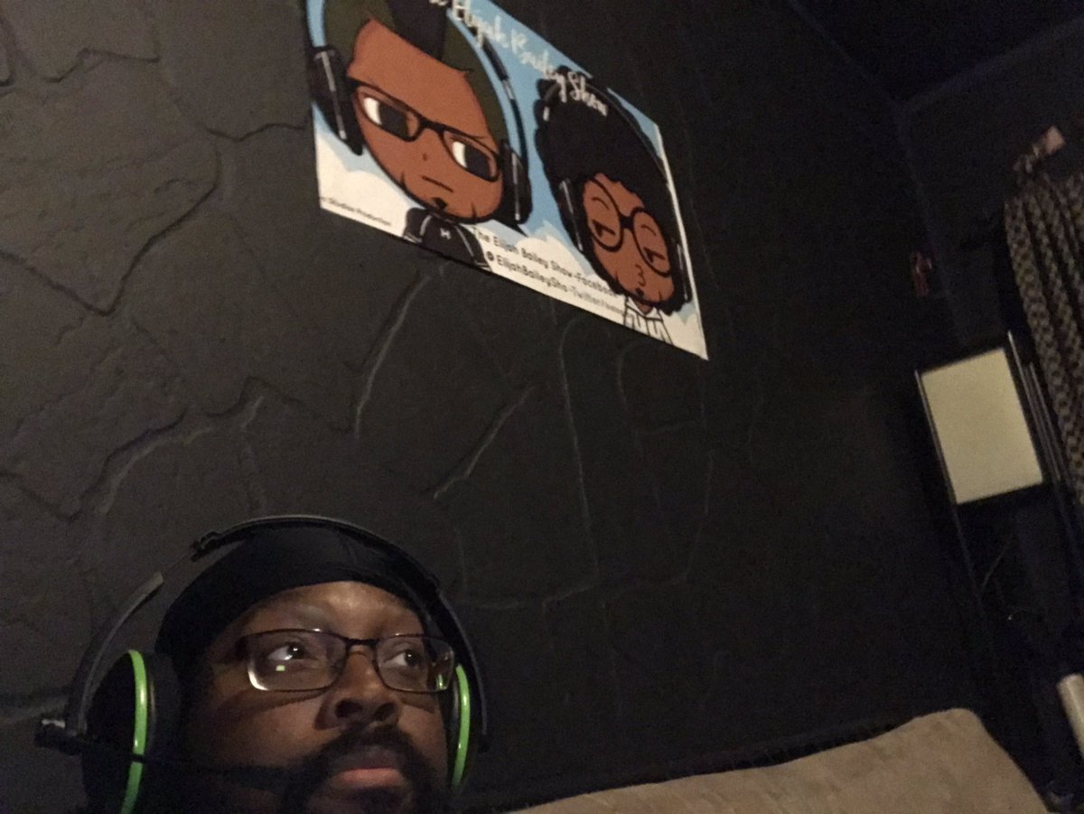 ElijahBaileySho's tweet image. Steaming on @Xbox a little @EAMaddenNFL on @Beam with my little cousin. #TeachingLessons #PeckingOrder #Football #Madden17
