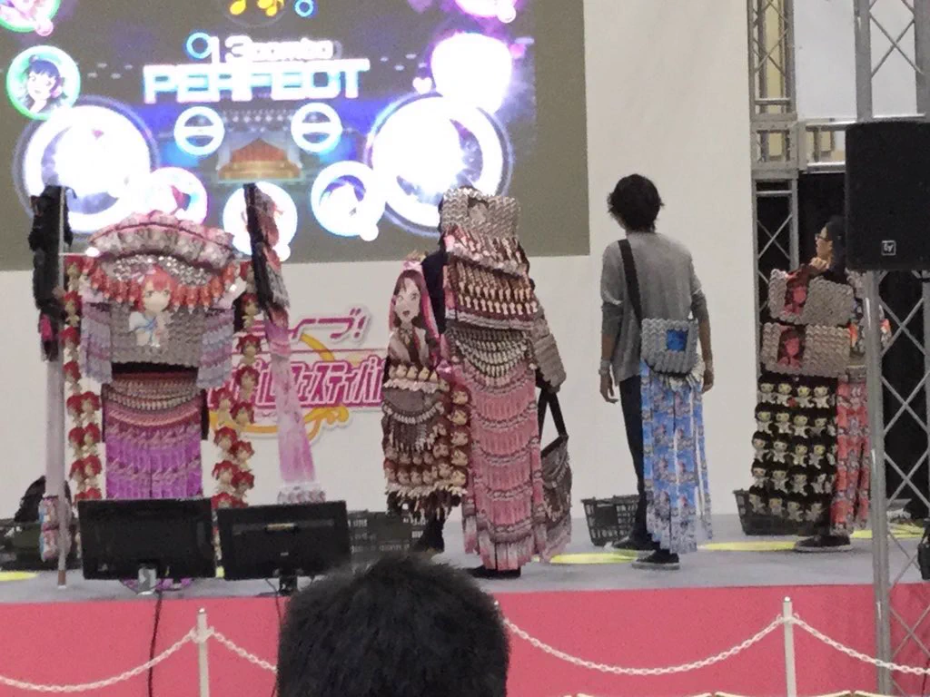 小林幸子かな？ラブライバーの服装が重そうで笑うｗｗｗ