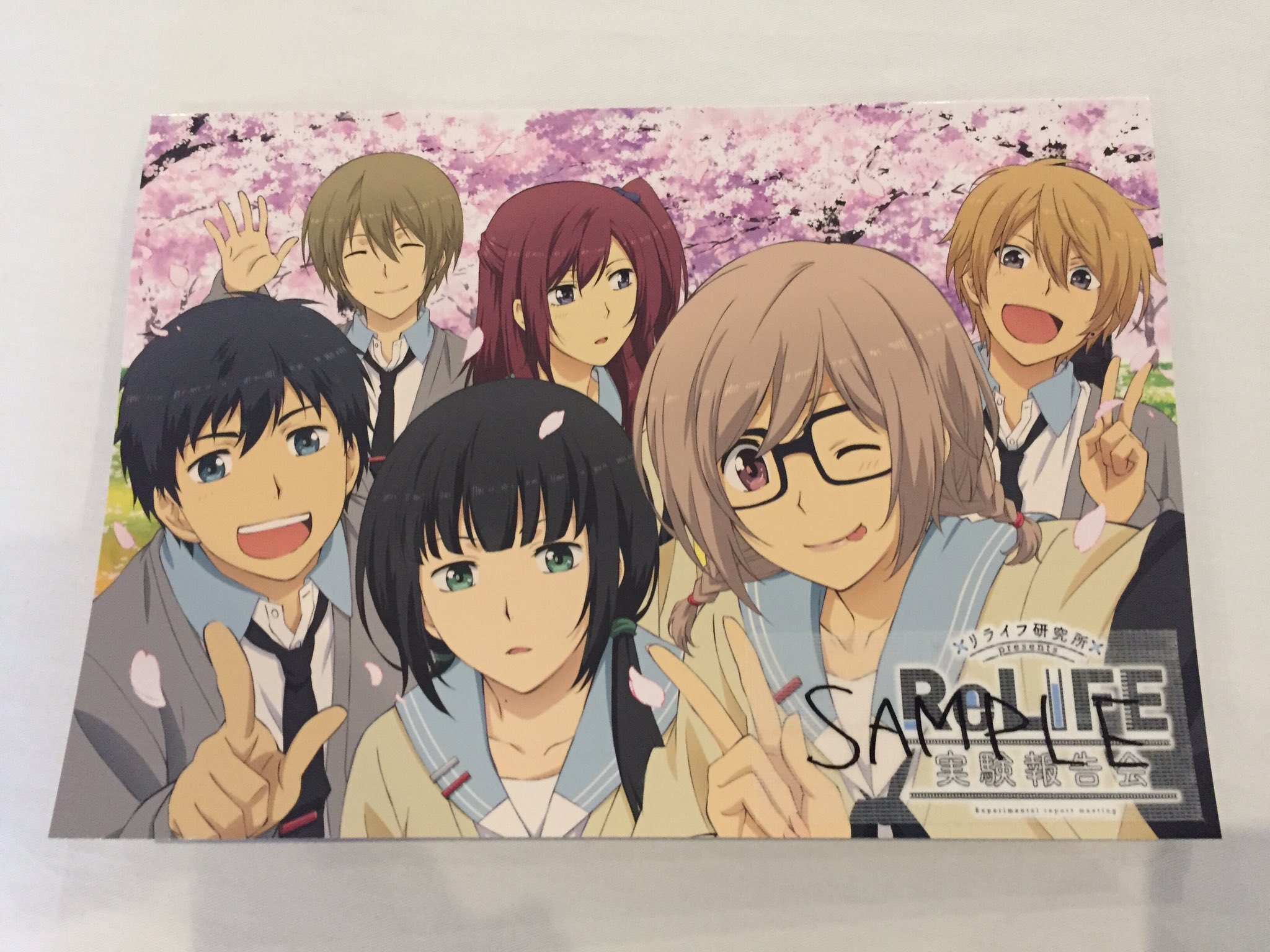 Relife アニメ公式 物販情報 イベントグッズのパンフレットのご紹介 中身チラ見せちゃいます 夜宵草先生 小坂知監督インタビューや このために撮り下ろしたページたくさんですのでぜひお手にとってご覧ください Relife T Co Tgqsakbem8