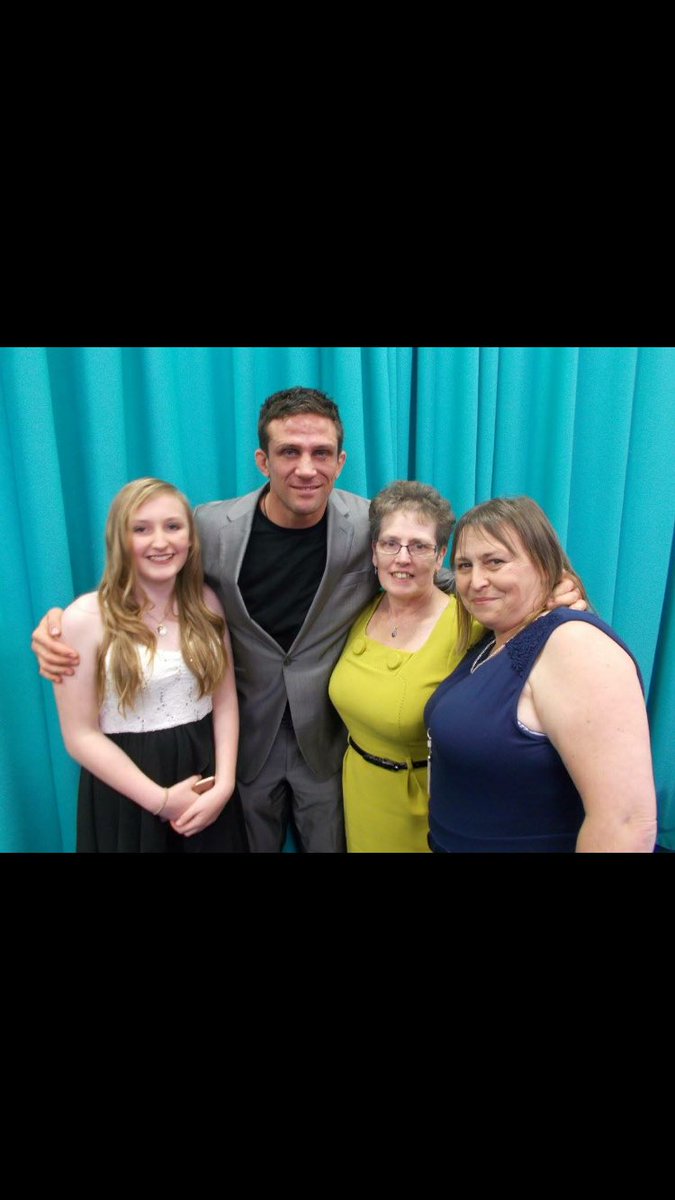 bethan8owen's tweet photo. I also met @AlexReid last night ❤ thank you! ☺️ https://t.co/8fKauKE4Kj