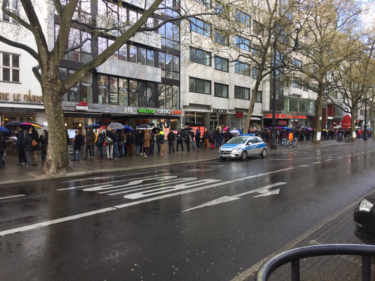 ADENImmo1's tweet photo. #Presidentielle2017 berlin a voté ! https://t.co/KhYZuLlKxR
