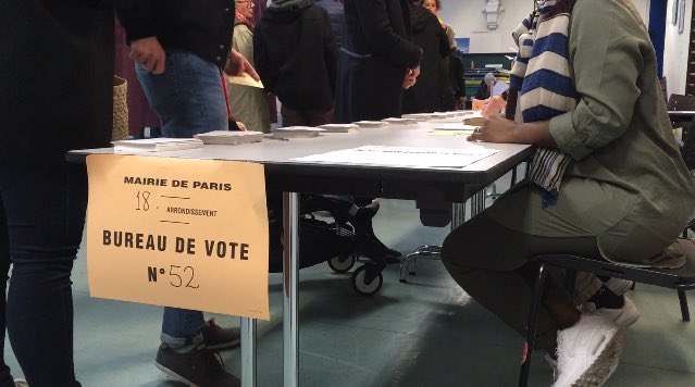 RDoreau's tweet image. Paris, 18e arrondissement, bureau de vote de la rue Doudeauville, 21% de participation à 12h30 @leJDD #Presidentielle2017
