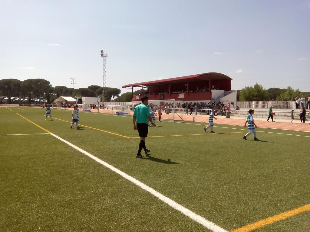 Condavision's tweet photo. Fin de semana de deporte para los más pequeños en #Bonares con la celebración de dos torneos de fútbol y baloncesto https://t.co/vgkaZ0VIIj