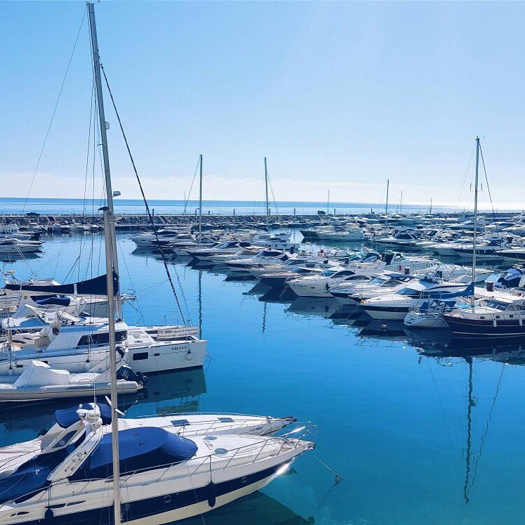 BijouMarbella's tweet image. Book your flights to #marbs✈️ Blue skies and gorgeous sunshine awaits you ☀️ see you all soon for cocktails on our open air terrace🍹 #bijoux