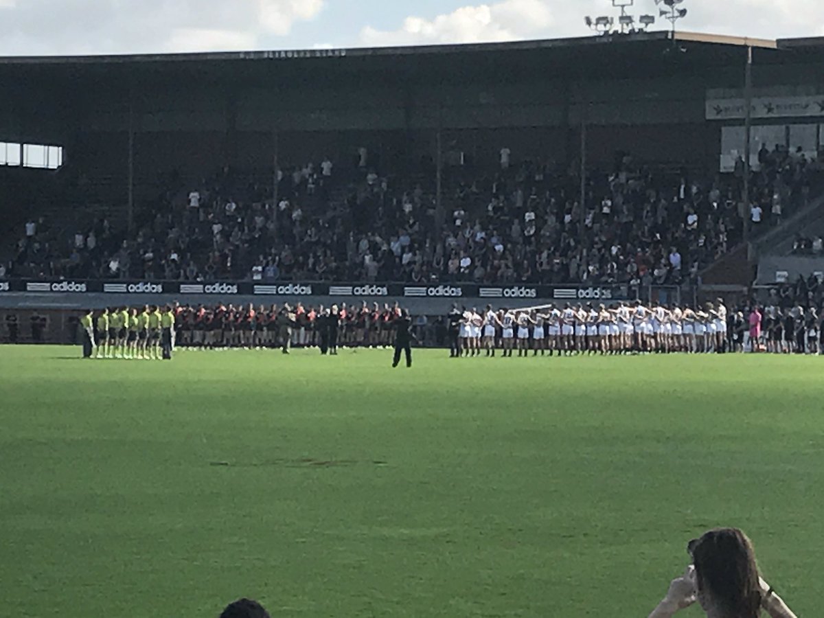haydies69's tweet photo. Went to vfl today with my daughter for her first time. #GoEssendon https://t.co/tSDfiGbUUS