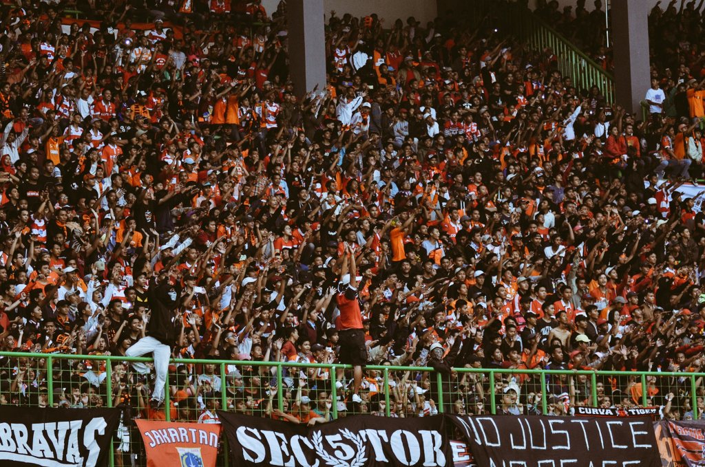 Stand your ground and keep sing a long for Persija. Happy long weekend *cheers