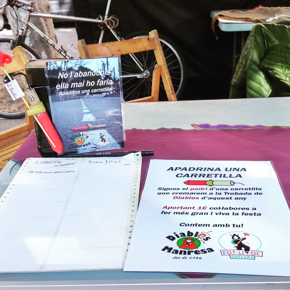 Ja ens pots trobar a la parada de @xaldiga i a la de <a href="/fot_lifoc/">Fot-li Foc Manresa</a> t'esperem per apadrinar una carretilla a 1€ #apadrinaunacarretilla