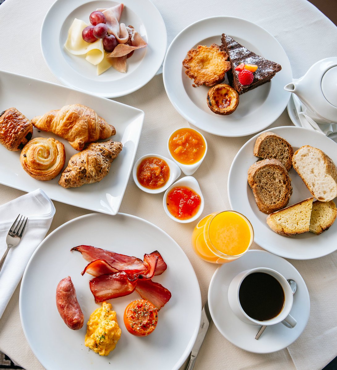 MacWindsor's tweet image. Happy Sunday!  You can&apos;t beat this #breakfast 
in bed! #foodie #luxurytravel #fullenglish