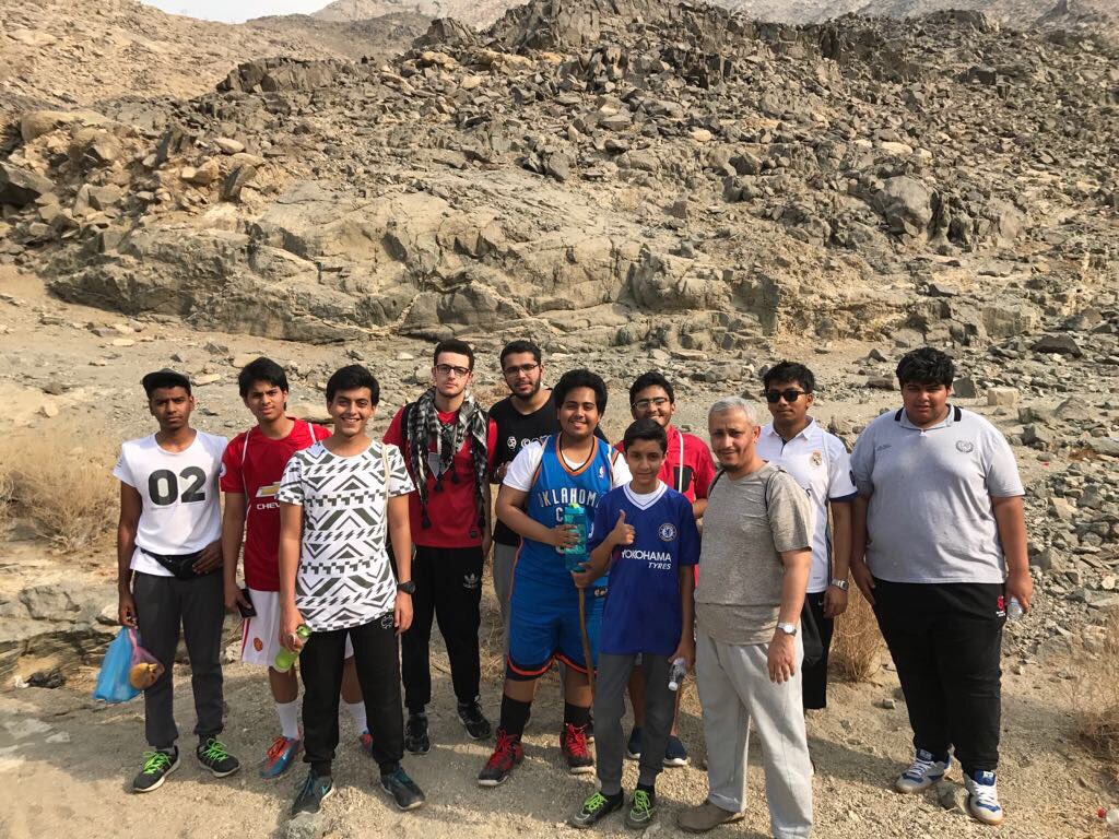 MOE_MHC's tweet photo. طلاب ثانوية الخليفي يُنفذون برنامج مكافحة السمنة بصعودهم قمة جبل ثور برفقة المرشد الصحي الأستاذ عبدالقادر العباسي https://t.co/BmbJigEwR9