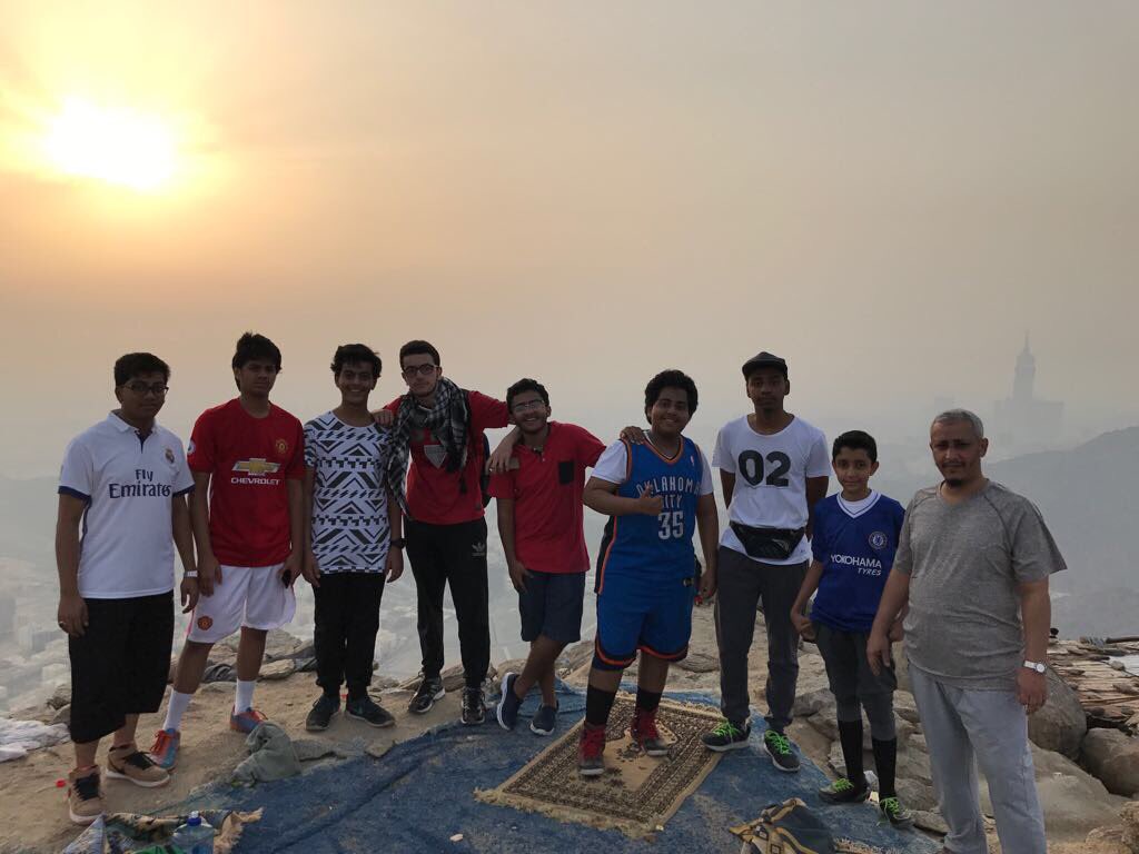 MOE_MHC's tweet photo. طلاب ثانوية الخليفي يُنفذون برنامج مكافحة السمنة بصعودهم قمة جبل ثور برفقة المرشد الصحي الأستاذ عبدالقادر العباسي https://t.co/BmbJigEwR9