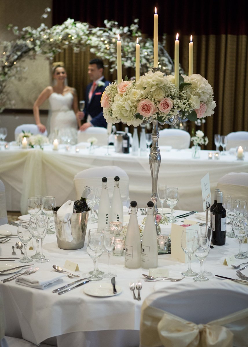 Today is the day! Join our open evening and start planing your dream wedding! bit.ly/2licfd3