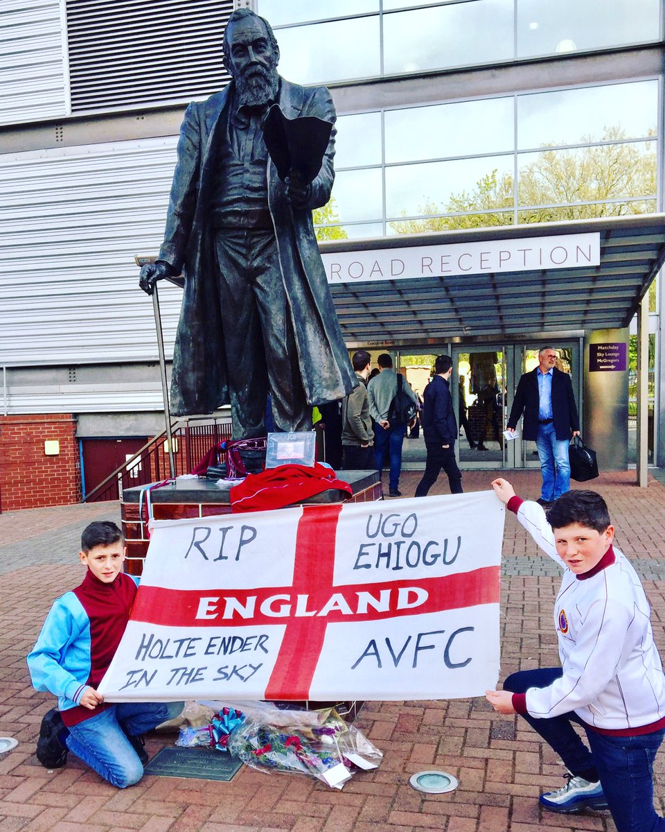 Lads done a nice banner #RIPUgo 
#avfc #FightLikeLions