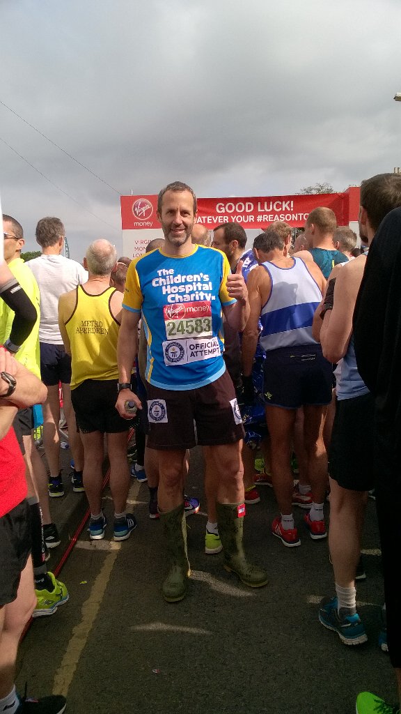 On the start <a href="/LondonMarathon/">TCS London Marathon</a> <a href="/SheffChildrens/">Sheffield Children's</a> virginmoneygiving.com/LondonInWellies #gogogo