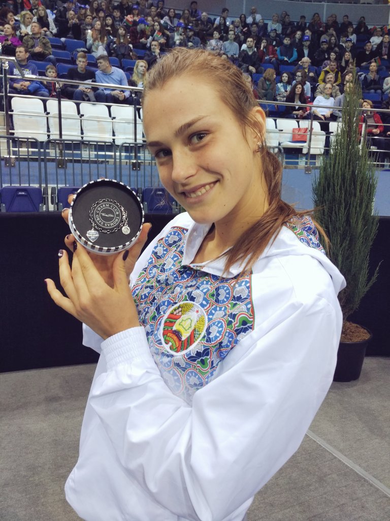 ARYNA SABALENKA C-Feg_6XYAE4gcH