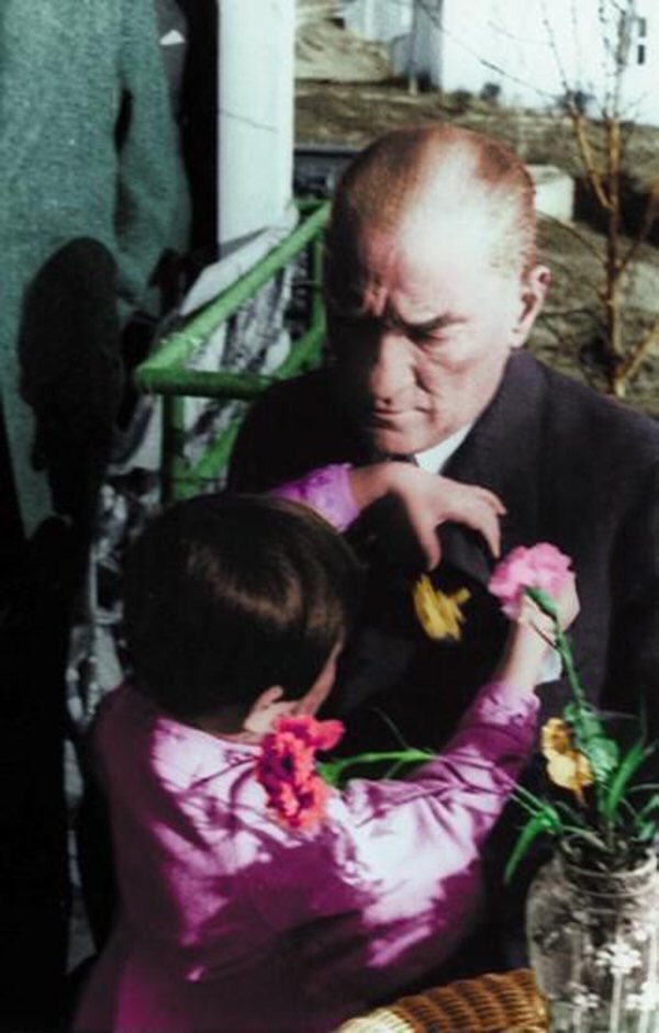 "Milletin bağrında temiz bir nesil yetişiyor. Bu eseri (Türkiye Cumhuriyetini) ona bırakacağım ve gözüm arkamda olmayacak." -M.Kemal Atatürk