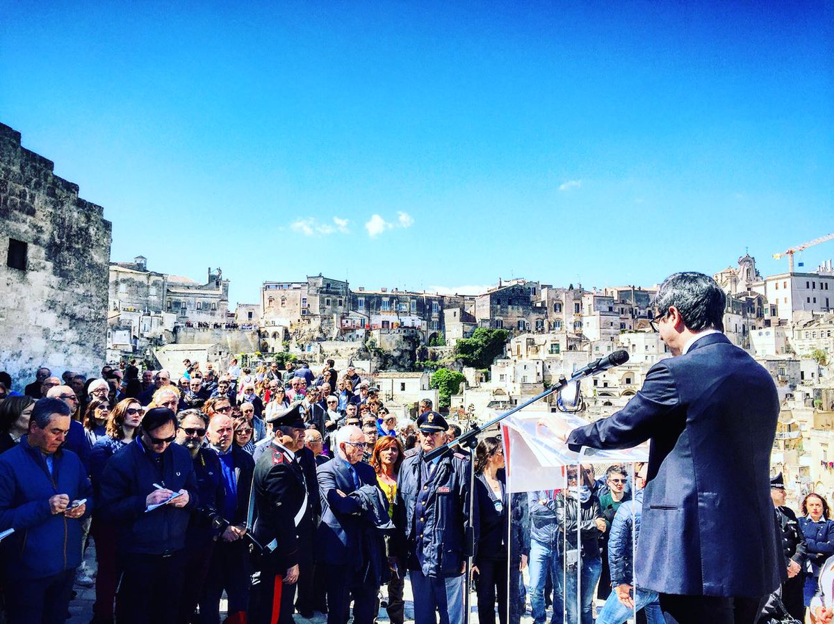 AndreaOrlandosp's tweet photo. Noi dobbiamo ripartire da riscatto e orgoglio, due parole belle che la politica ha smarrito. #alziamolavoce #primariePD https://t.co/iu8N1NxmFy