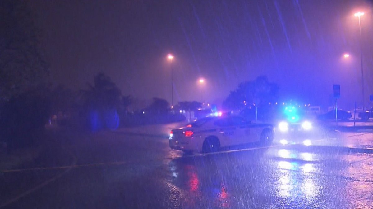 BREAKING NEWS: 1 Dead, 4 injured after shooting at Golden Glades Park and Ride bit.ly/2q3w73r https://t.co/XoLPoRfYMr