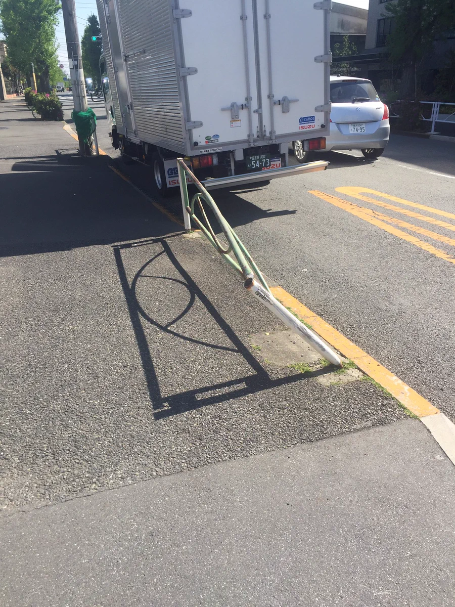 建気すぎて笑えてしまうww影だけ原形が残っていてすごいww