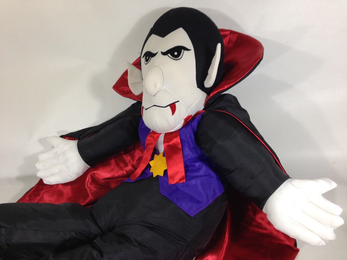 STEEL5757's tweet image. DRACULA Plush JUMBO 4&apos; Ft ebay.com/itm/1224401954…   #toyplush #feltplushie #plushsize #plushforsell