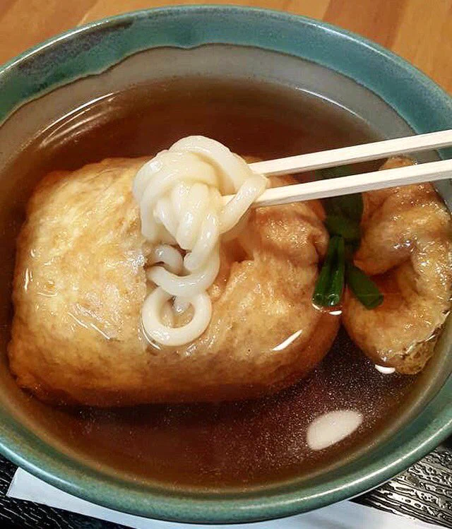 揚げの中からおうどんがw逆きつねうどんが美味しそう＆面白いwww