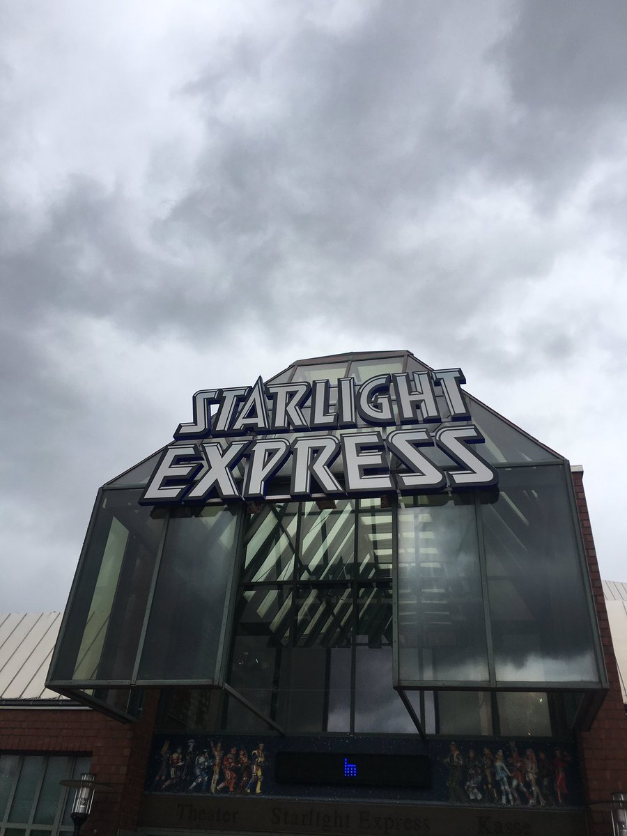 Very excited to see my brother <a href="/craigtyler12/">craig tyler</a> in #starlightexpress this afternoon!!! Having a lovely old time with <a href="/MattHawksley/">Matthew Hawksley</a> 👍👍🍻🍻