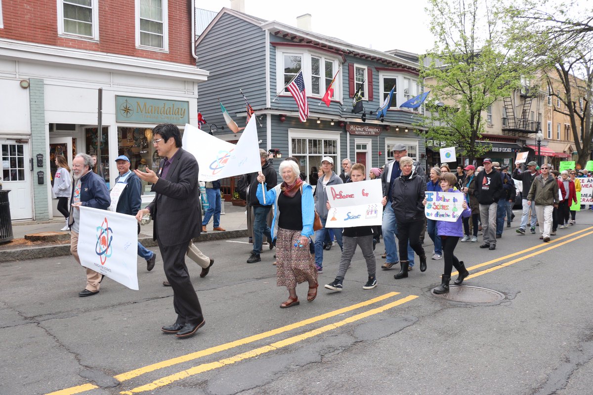pton4science's tweet photo. We did it! More than 2,000 marchers in Princeton yesterday. #marchforscience #princeton https://t.co/IHV2RadMD8