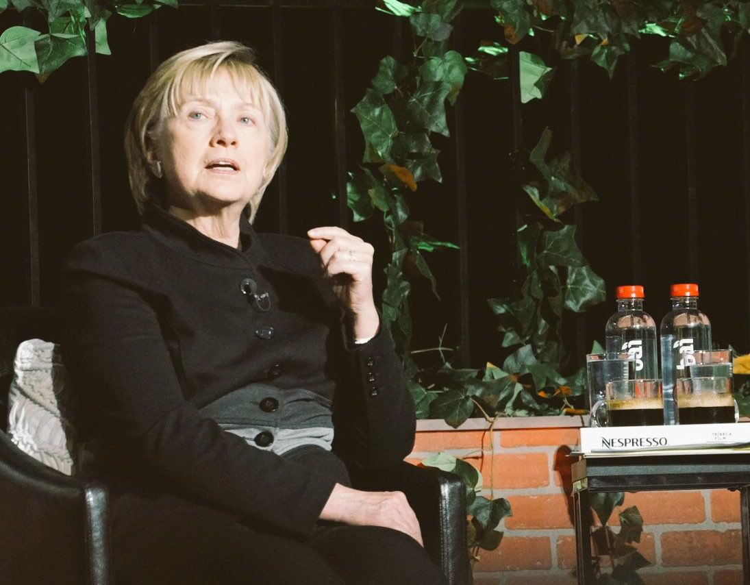 chiIIum's tweet photo. Sick Hillary, slumped in a chair.
#PrayForHillary
Photo: Tribeca Film Fest https://t.co/QukFE8A3Pe https://t.co/XWYesHiuVQ